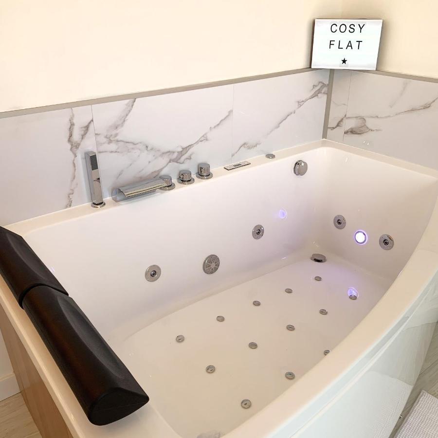 La Marquise - Cosy Flat - Jacuzzi - Senlis Apartment Senlis  Exterior photo